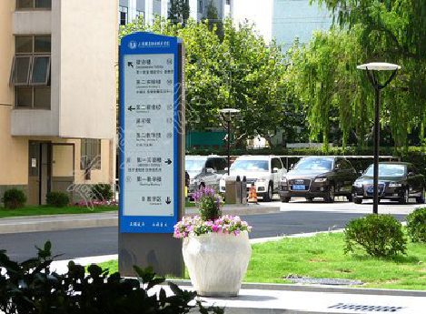 灵川哪些因素影响宣传栏的制作？